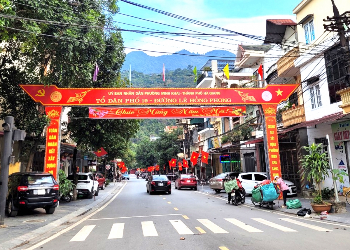 Thành phố Hà Giang trang trí, trang hoàng đô thị chào đón Tết ...