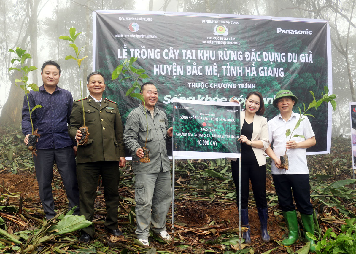 Lễ phát động trồng cây “Sống khỏe góp xanh” tại vườn quốc gia Du Già