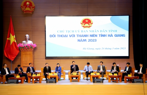Chủ tịch UBND tỉnh Nguyễn Văn Sơn đối thoại với đoàn viên, thanh niên