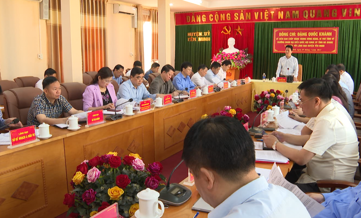 Bí thư Tỉnh ủy Đặng Quốc Khánh làm việc với BTV huyện ủy Yên Minh
