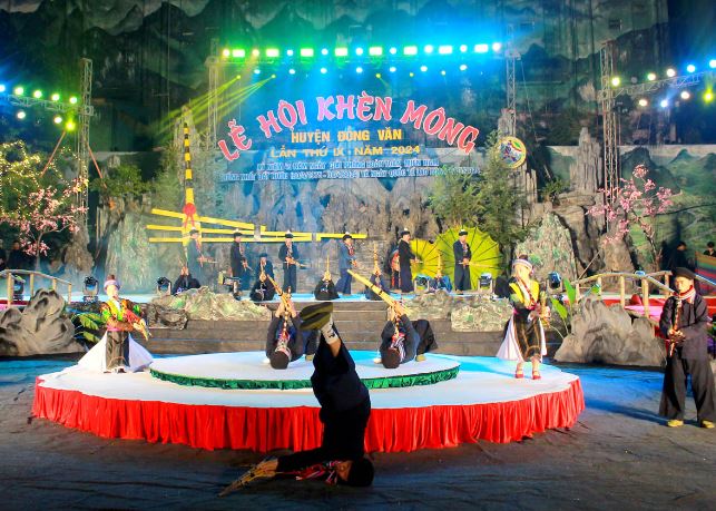 Khai mạc Lễ hội Khèn Mông lần thứ 9 và trình diễn diễu hành đường phố huyện Đồng Văn