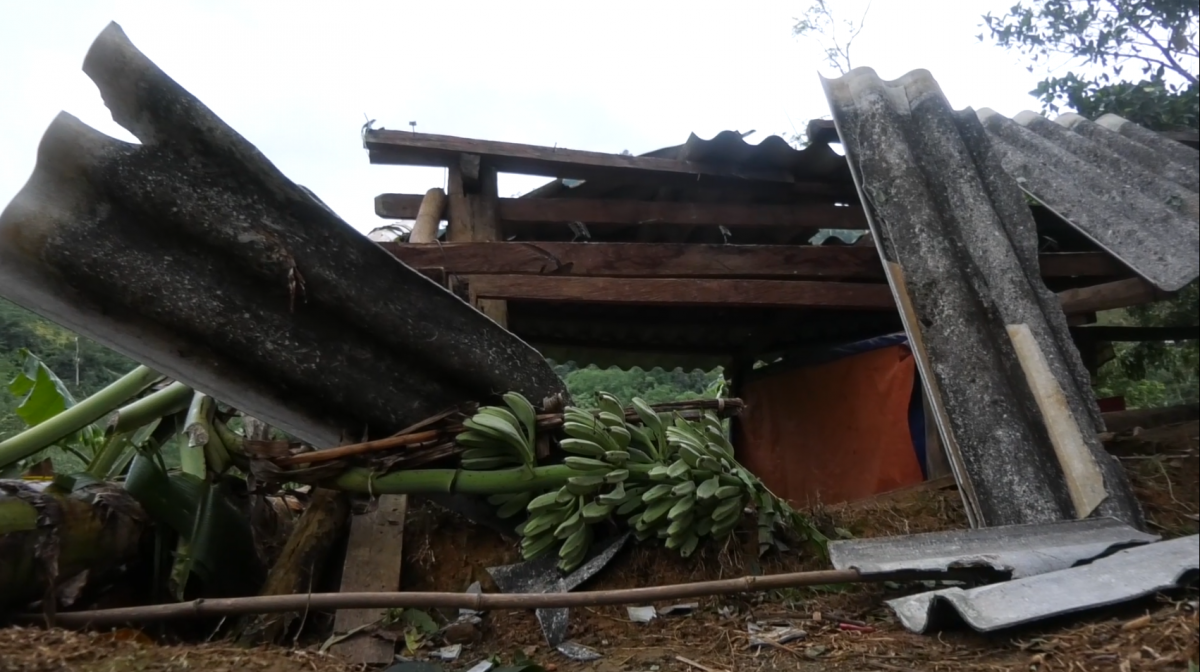 Mưa lớn khiến nhiều nhà ở bị tốc mái tại Quang Bình