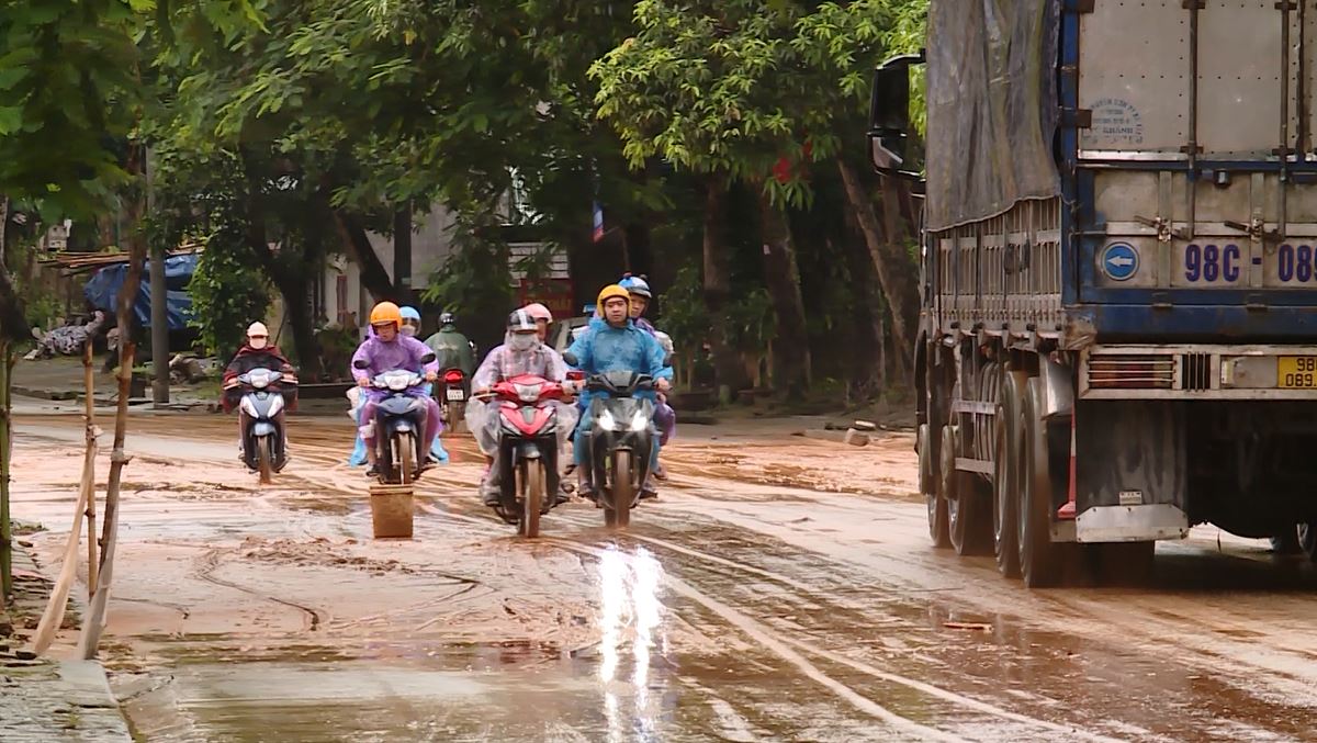 Tình trạng ngập úng ảnh hưởng đến cuộc sống của Nhân dân xã Phương Độ, TP Hà Giang