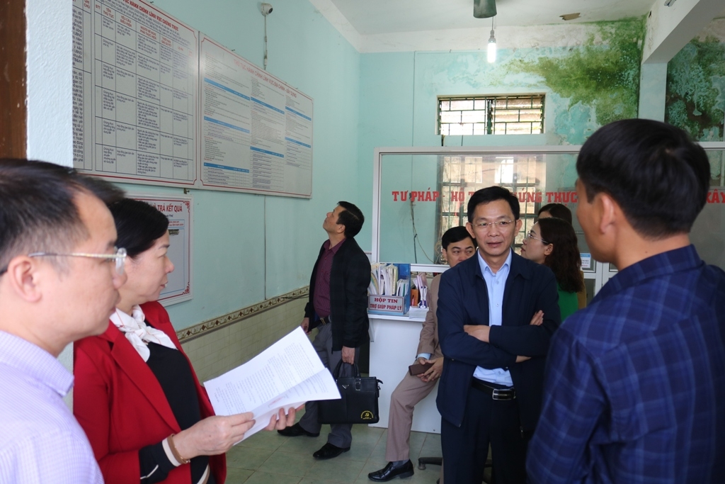 Phó Chủ tịch TT HĐND tỉnh Chúng Thị Chiên giám sát tại huyện Quản Bạ