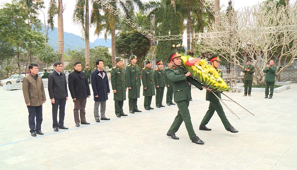 Đoàn công tác Học viện Quốc phòng Việt Nam viếng Nghĩa trang liệt sỹ Quốc Gia Vị xuyên