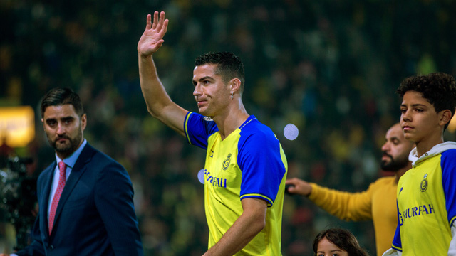 Cristiano Ronaldo chính thức ra mắt tại Al Nassr   - Ảnh 1.