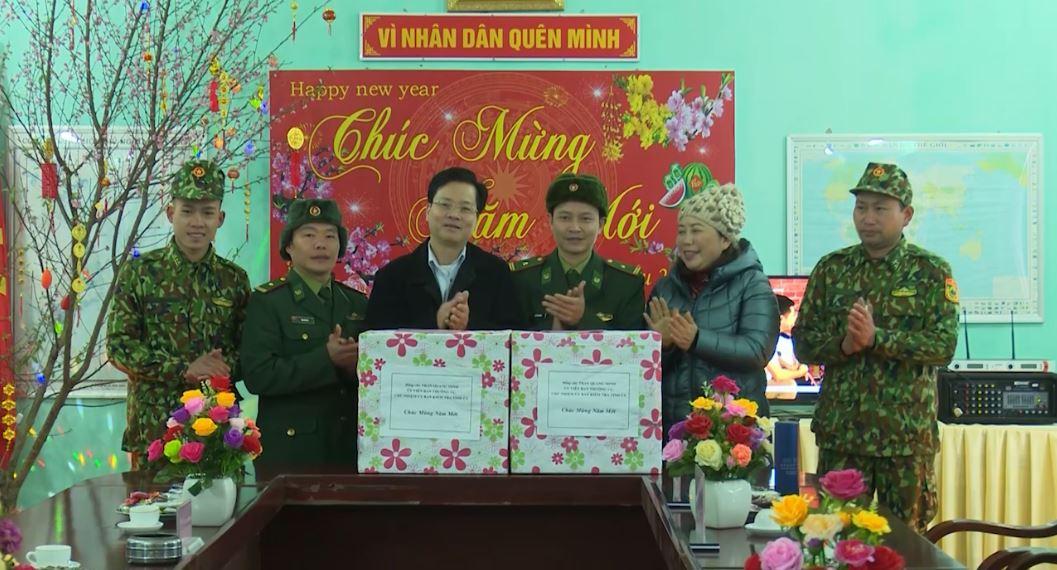 Chủ nhiệm UBKT Tỉnh ủy Trần Quang Minh tặng quà tết tại huyện Mèo Vạc
