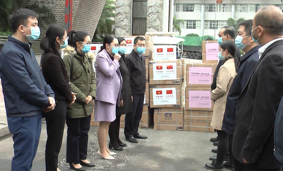 Sở Ngoại vụ tiếp nhận vật tư y tế do Trung Quốc trao tặng