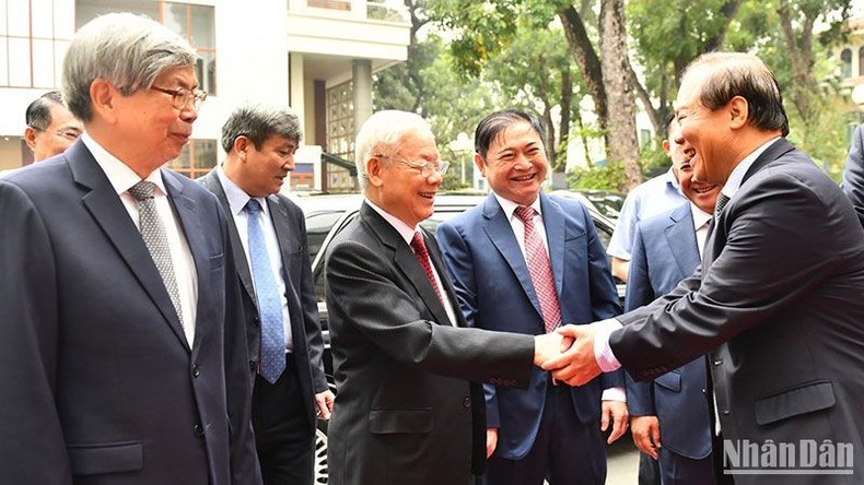 Tổng Bí thư Nguyễn Phú Trọng đến dự Lễ kỷ niệm 60 năm Chủ tịch Hồ Chí Minh gặp mặt đội ngũ trí thức và 40 năm Ngày thành lập Liên hiệp Các hội Khoa học và Kỹ thuật Việt Nam. (Ảnh: ĐĂNG KHOA)