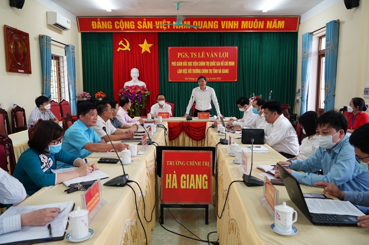 Đoàn công tác Học viện Chính trị Quốc gia Hồ Chí Minh làm việc tại trường Chính trị tỉnh