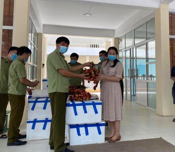 Cục QLTT Hà Giang hỗ trợ tiêu thụ vải thiều Bắc Giang
