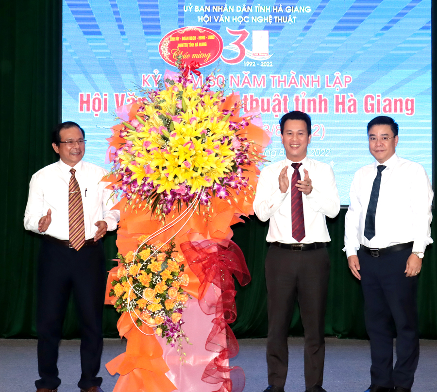 Lễ kỷ niệm 30 năm thành lập Hội Văn học nghệ thuật tỉnh Hà Giang