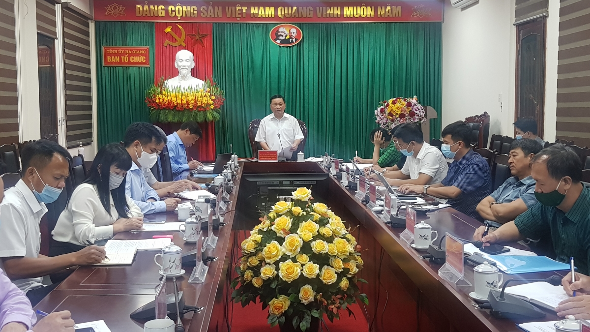 Đoàn công tác số 10 BTV tỉnh ủy làm việc tại huyện Quang Bình