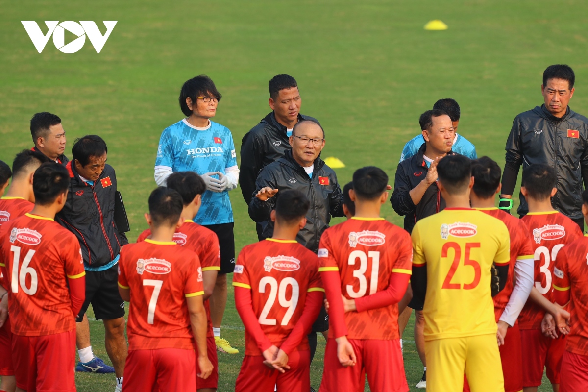 hom nay 17 12 , Dt viet nam di chuyen sang lao da aff cup 2022 hinh anh 1