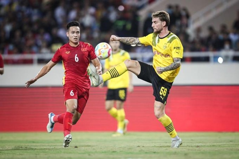 Đội tuyển Việt Nam thắng CLB Dortmund 2-1 ảnh 1