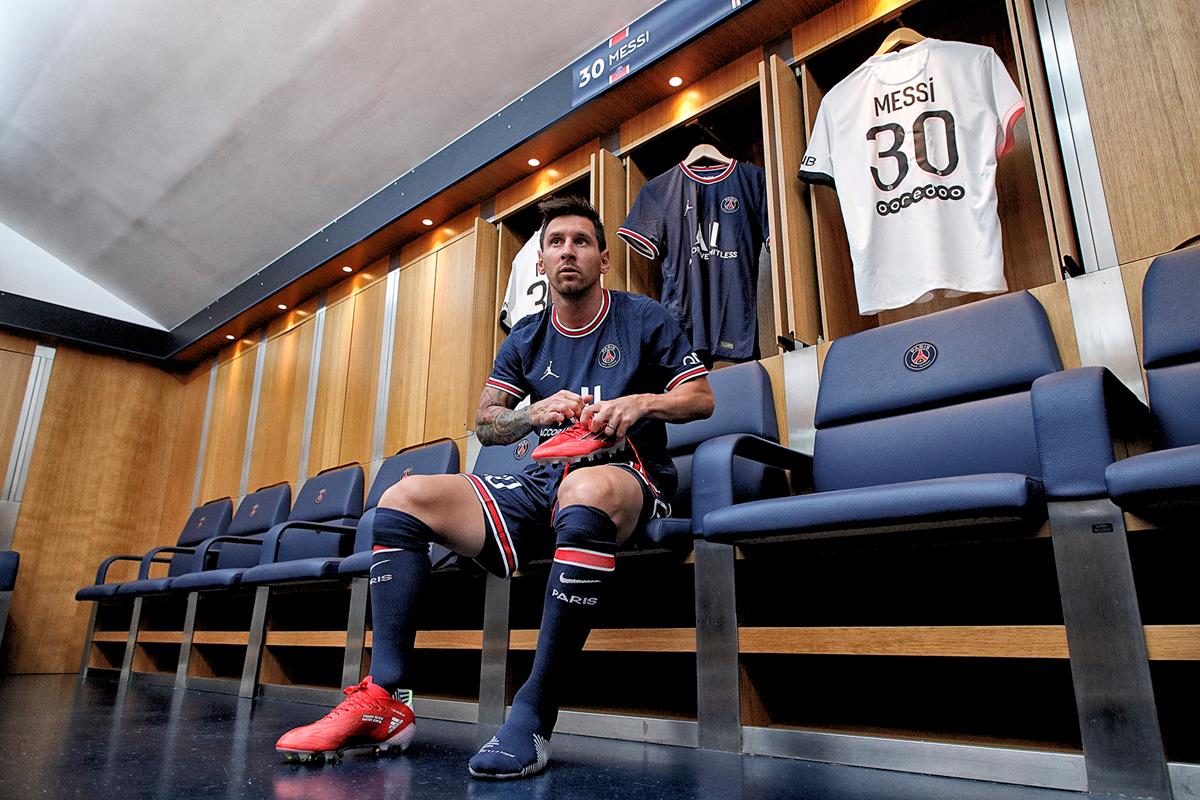 Cận cảnh Lionel Messi ký hợp đồng, ra mắt trong màu áo PSG -0