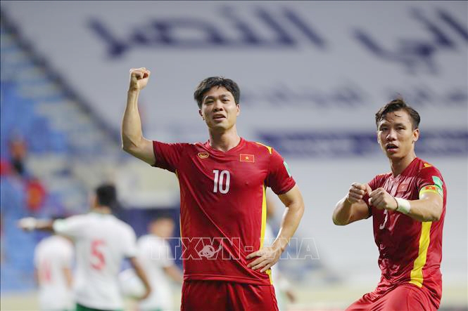 Việt Nam thắng Indonesia 4-0, Quang Hải ghi siêu phẩm -0