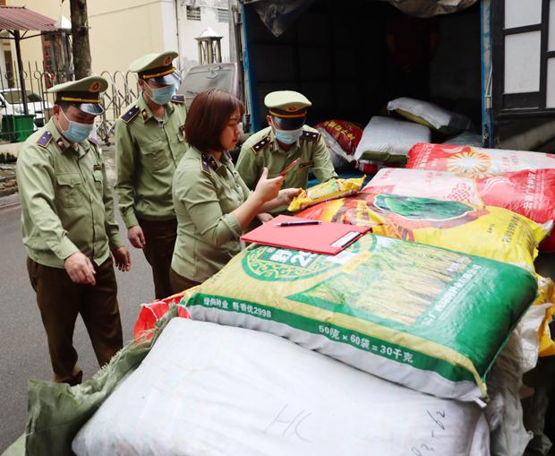 Đội Quản lý thị trường số 9 bắt giữ 1,6 tấn giống lúa nhập lậu