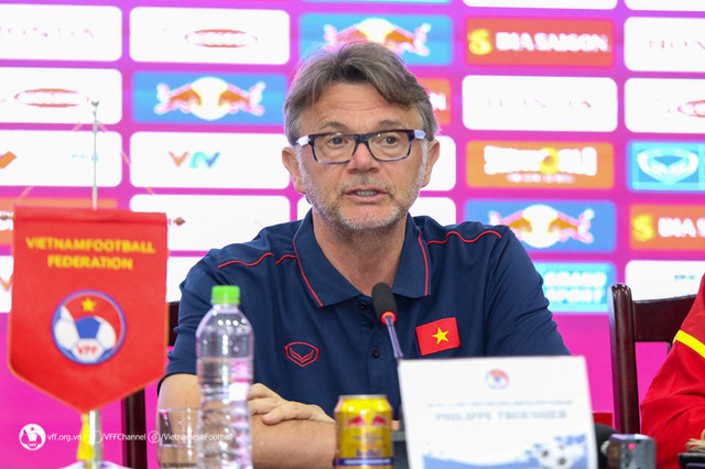 HLV Philippe Troussier hài lòng về sự thể hiện của các cầu thủ ĐT Việt Nam và U23 Việt Nam - Ảnh 1.