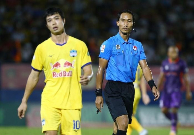 V.League có thêm một trọng tài chuẩn FIFA - Ảnh 1.