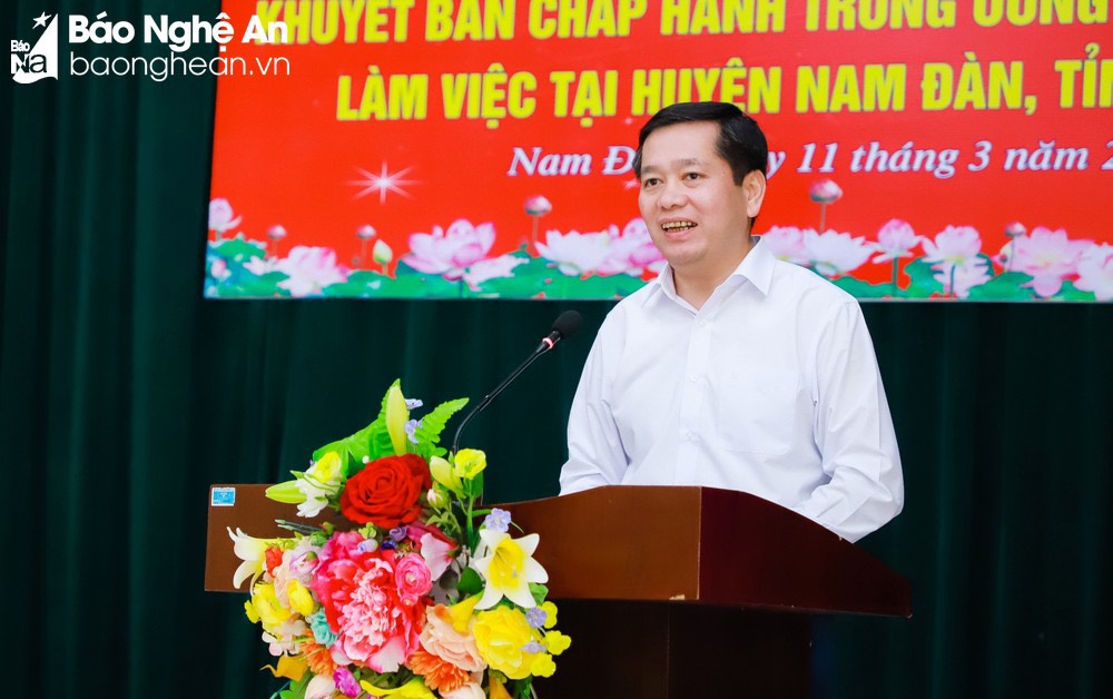 Thay mặt đoàn, đồng chí Nguyễn Long Hải - Ủy viên dự khuyết Ban Chấp hành Trung ương Đảng, Bí thư Đảng ủy Khối Doanh nghiệp Trung ương phát biểu sau khi khảo sát thực tế xây dựng nông thôn mới nâng cao, nông thôn mới kiểu mẫu tại huyện Nam Đàn.