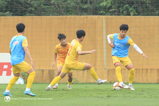 ĐT U23 Việt Nam tích cực tập luyện trước ngày lên đường dự giải quốc tế U23 Cup - Ảnh 3.