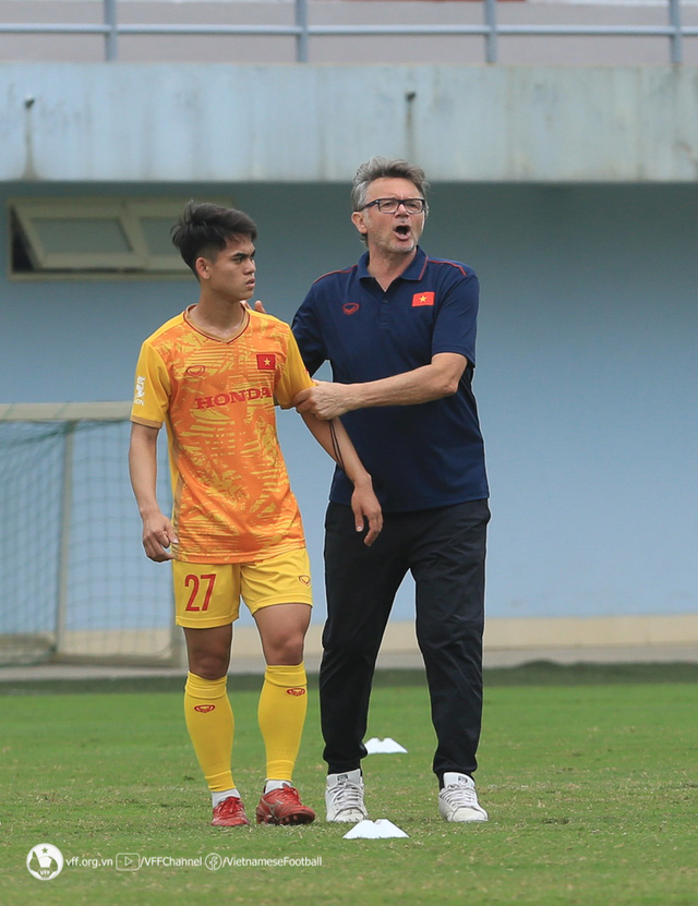 ĐT U23 Việt Nam tích cực tập luyện trước ngày lên đường dự giải quốc tế U23 Cup - Ảnh 4.