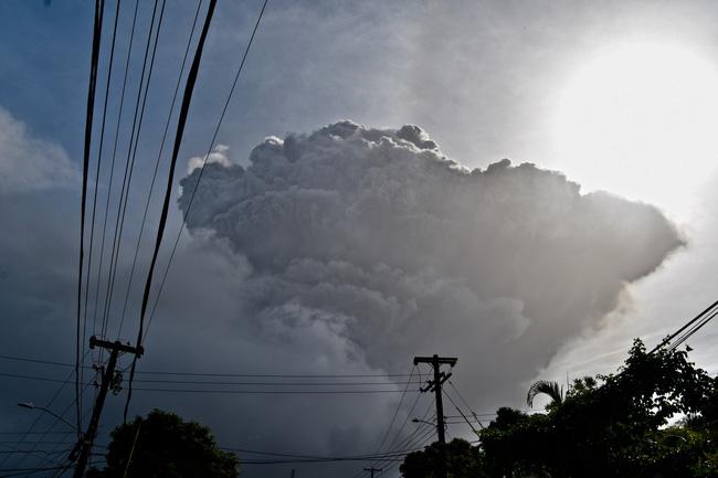 Núi lửa La Soufriere phun trào, đảo quốc Saint Vincent sơ tán hàng nghìn người