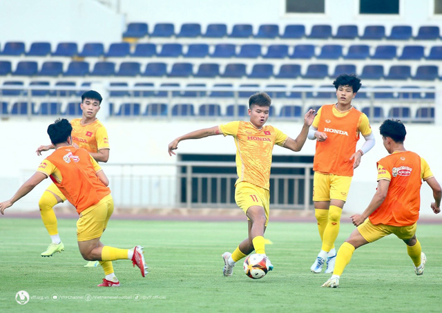 Các cầu thủ U22 Việt Nam nỗ lực thể hiện khả năng để cạnh tranh suất tham dự SEA Games 32 - Ảnh 5.