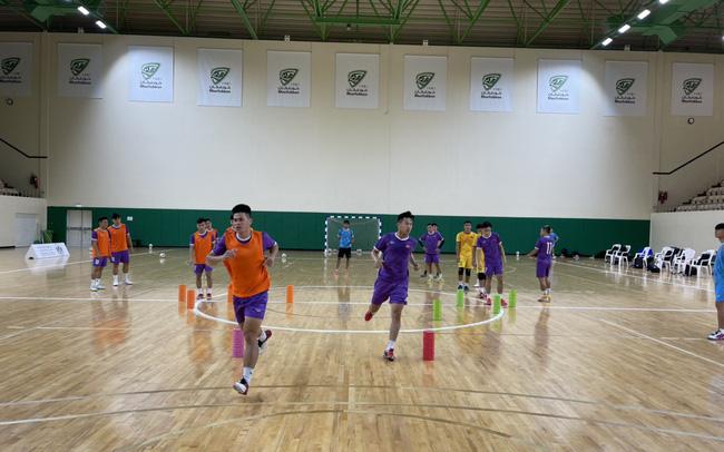 ĐT Futsal Việt Nam làm quen sân thi đấu, sẵn sàng cho 2 lượt trận play-off tranh vé dự World Cup