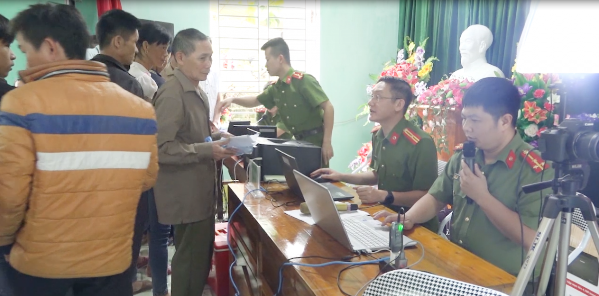 Công an huyện Bắc Quang tăng cường việc cấp thẻ CCCD trong dịp nghỉ lễ