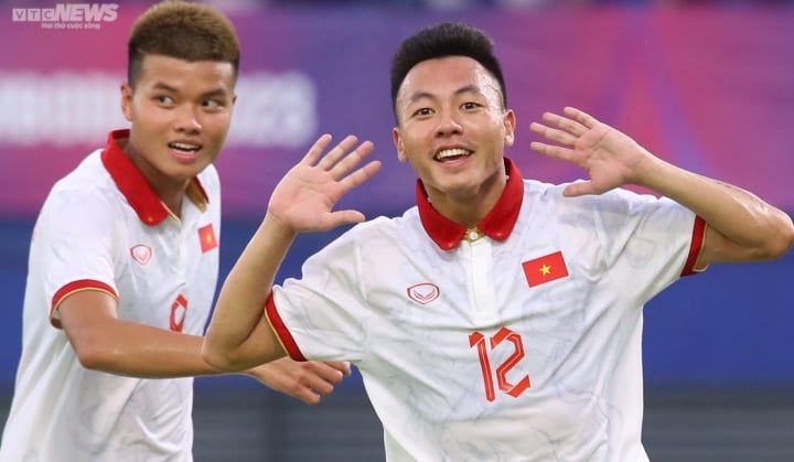 Đánh bại U22 Singapore, U22 Việt Nam chiếm ngôi đầu bảng B SEA Games 32 - 1