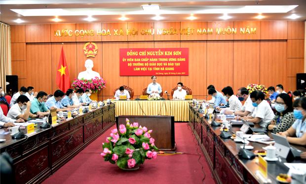Bộ trưởng Bộ GD&ĐT Nguyễn Kim Sơn làm việc tại Hà Giang