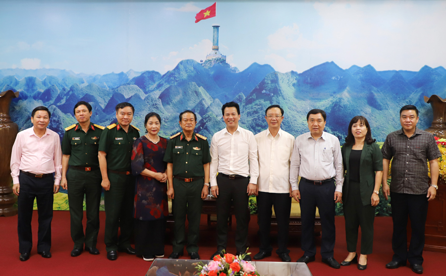 Đại tướng Đỗ Bá Tỵ cùng đoàn công tác Quân ủy Trung ương lên thăm tỉnh Hà Giang