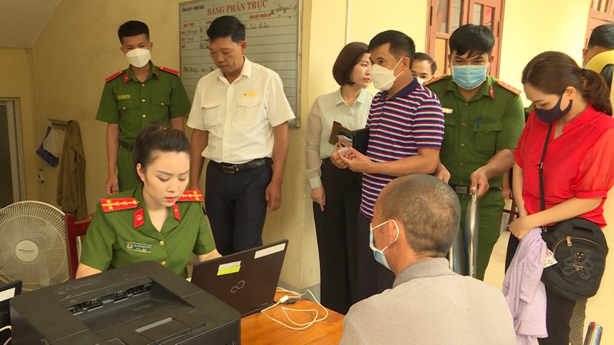 Công an thành phố Hà Giang cấp mã định danh điện tử cho công dân
