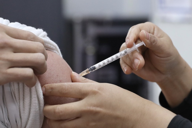 Bộ Y tế ra văn bản hỏa tốc gửi 9 bộ về tăng cường tiêm vaccine COVID-19