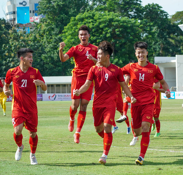 Thắng đậm U19 Philippines nhưng U19 Việt Nam vẫn cần cải thiện cả phòng ngự lẫn tấn công - Ảnh 2.