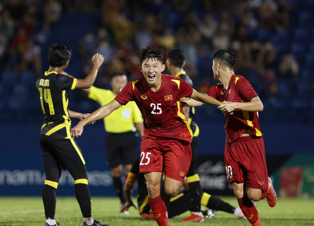 Ngược dòng thắng Malaysia 2-1, U19 Việt Nam sớm giành quyền chơi trận chung kết - Ảnh 2.