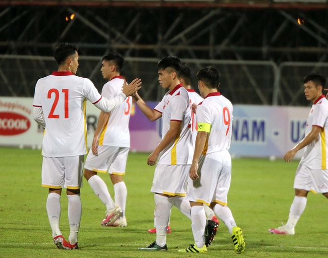 Văn Đạt lập cú đúp, U23 Việt Nam thắng đậm U23 Kyrgyzstan