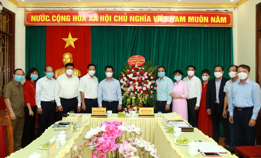 Bí thư Tỉnh ủy và Chủ tịch UBND tỉnh gặp mặt, chúc mừng ngày Doanh nhân Việt Nam