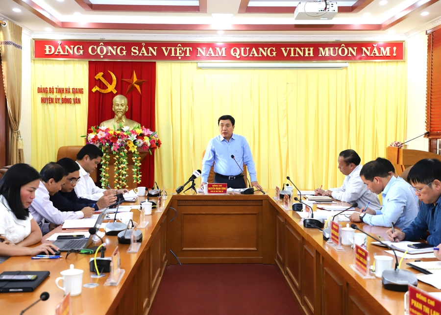 Phó Bí thư Tỉnh ủy Nguyễn Mạnh Dũng làm việc với BTV Huyện ủy Đồng văn