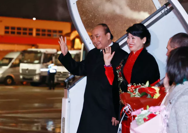 Chủ tịch nước Nguyễn Xuân Phúc đến Geneva, bắt đầu thăm chính thức Thụy Sỹ