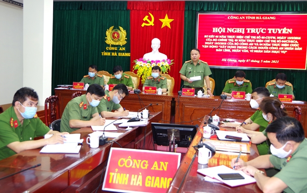Đại tá Phan Huy Ngọc, Giám đốc Công an tỉnh phát biểu chỉ đạo tại hội nghị.