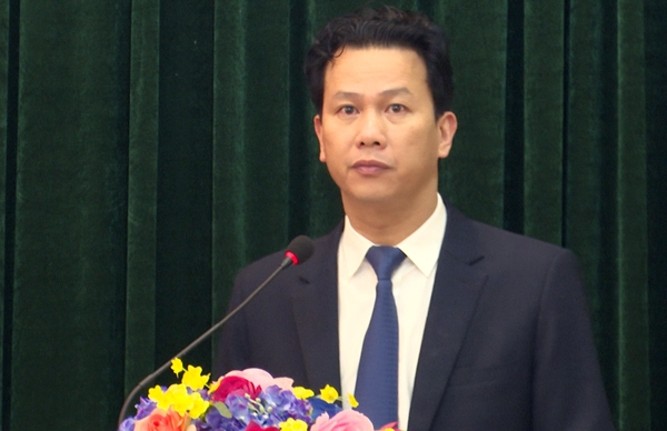 Bí thư Tỉnh ủy Đặng Quốc Khánh phát biểu báo cáo đề dẫn hội thảo
