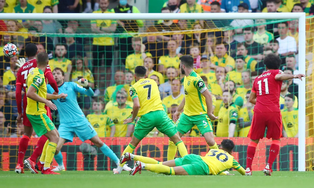 Norwich 0-3 Liverpool: Van Dijk trở lại, Salah chói sáng! - Ảnh 2.