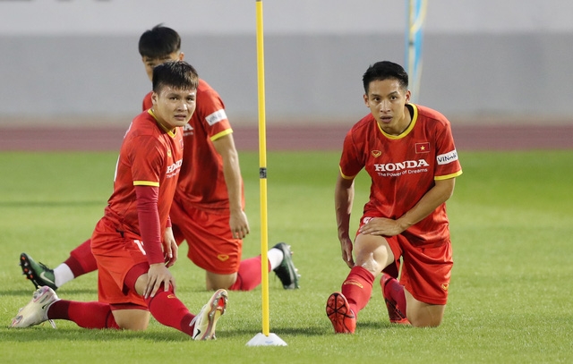 Tiền vệ Đỗ Hùng Dũng sẽ sang Singapore dự AFF Suzuki Cup 2020 muộn hơn các đồng đội - Ảnh 1.