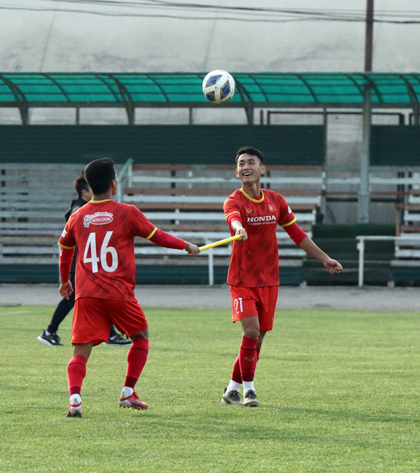ĐT U23 Việt Nam tập buổi đầu tiên tại Bishkek, sớm bắt nhịp với chuyển động mới - Ảnh 4.