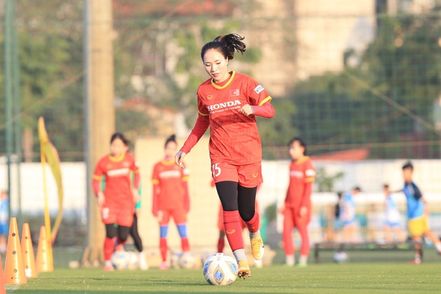 Đội tuyển nữ Việt Nam tập buổi đầu tiên chuẩn bị cho VCK Asian Cup 2022 - Ảnh 4.