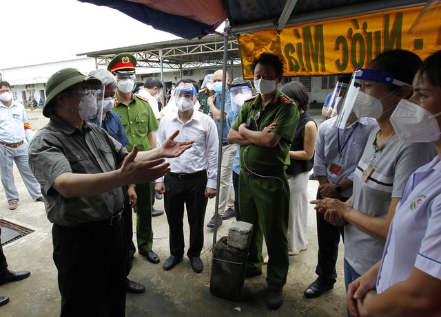 Thủ tướng kiểm tra công tác phòng chống dịch ở TP Hồ Chí Minh: Tranh thủ thời gian vàng để kiểm soát dịch bệnh nhanh nhất có thể - Ảnh 2.