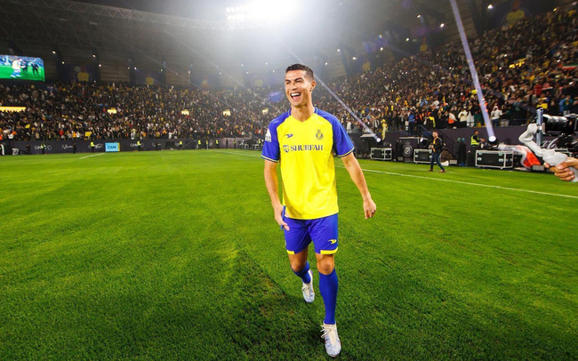 Cristiano Ronaldo chính thức ra mắt tại Al Nassr